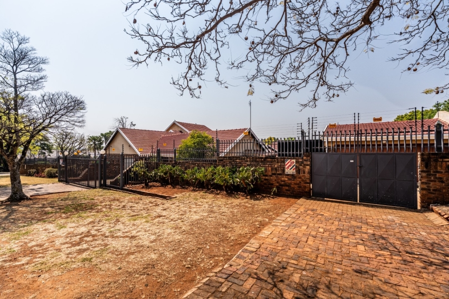 To Let 4 Bedroom Property for Rent in Eldoraigne Gauteng