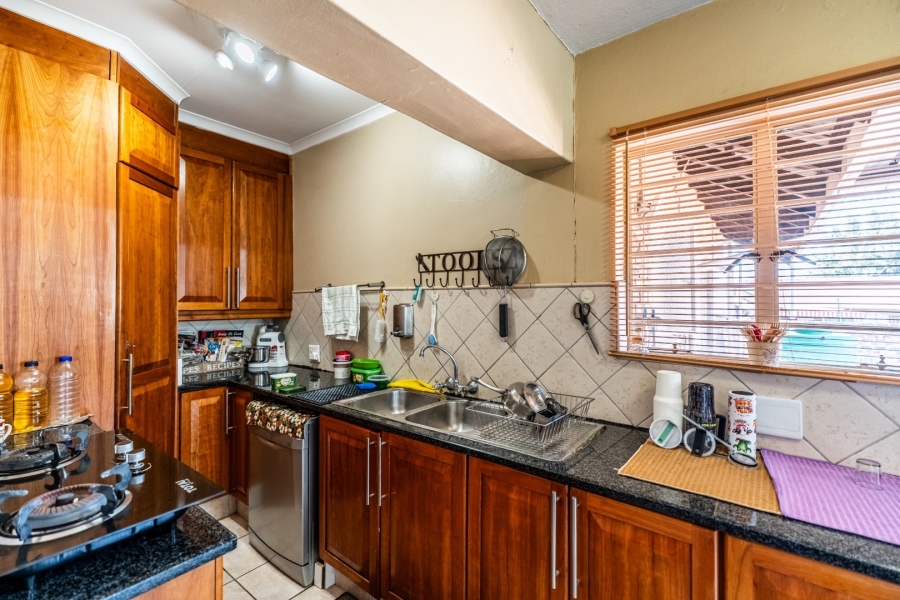 To Let 4 Bedroom Property for Rent in Eldoraigne Gauteng