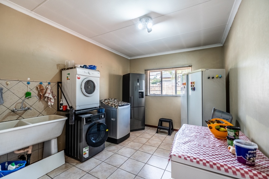 To Let 4 Bedroom Property for Rent in Eldoraigne Gauteng