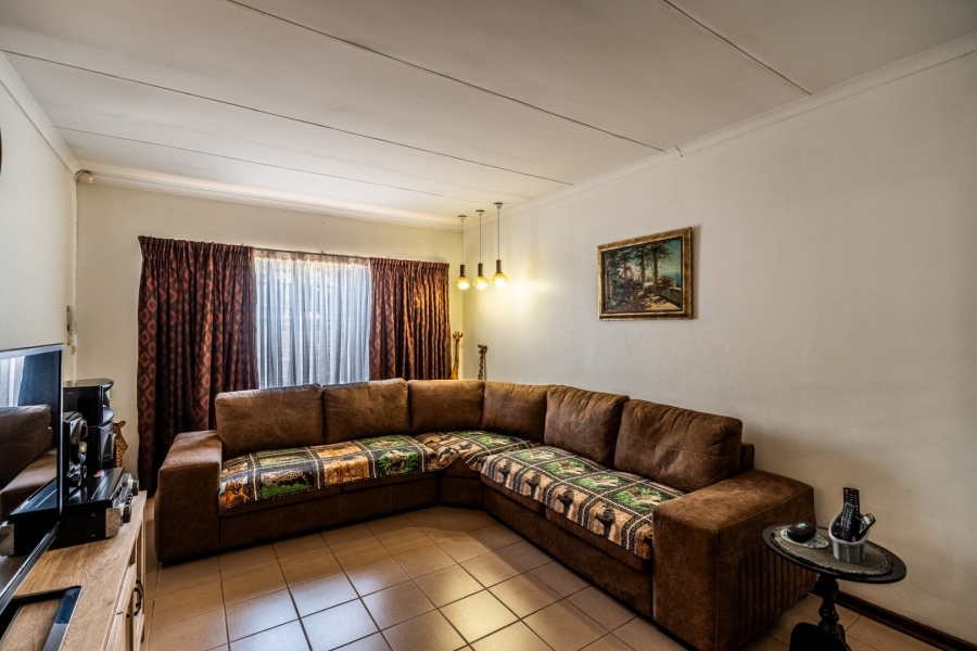 To Let 4 Bedroom Property for Rent in Eldoraigne Gauteng