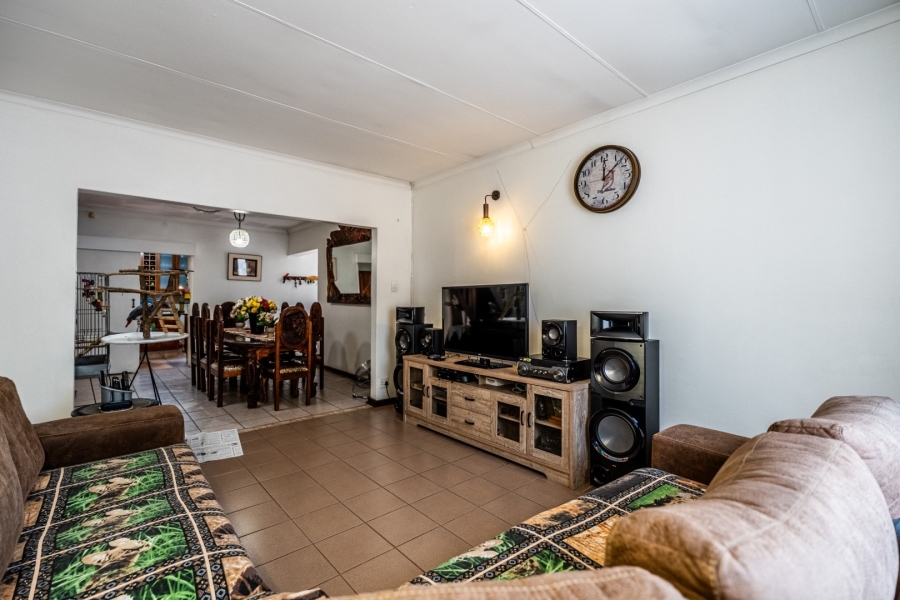 To Let 4 Bedroom Property for Rent in Eldoraigne Gauteng