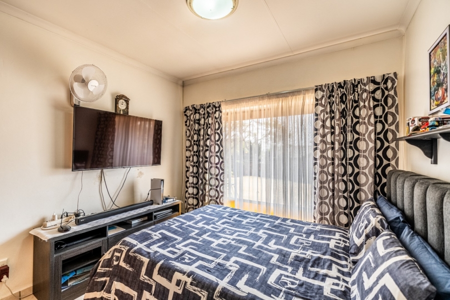 To Let 4 Bedroom Property for Rent in Eldoraigne Gauteng