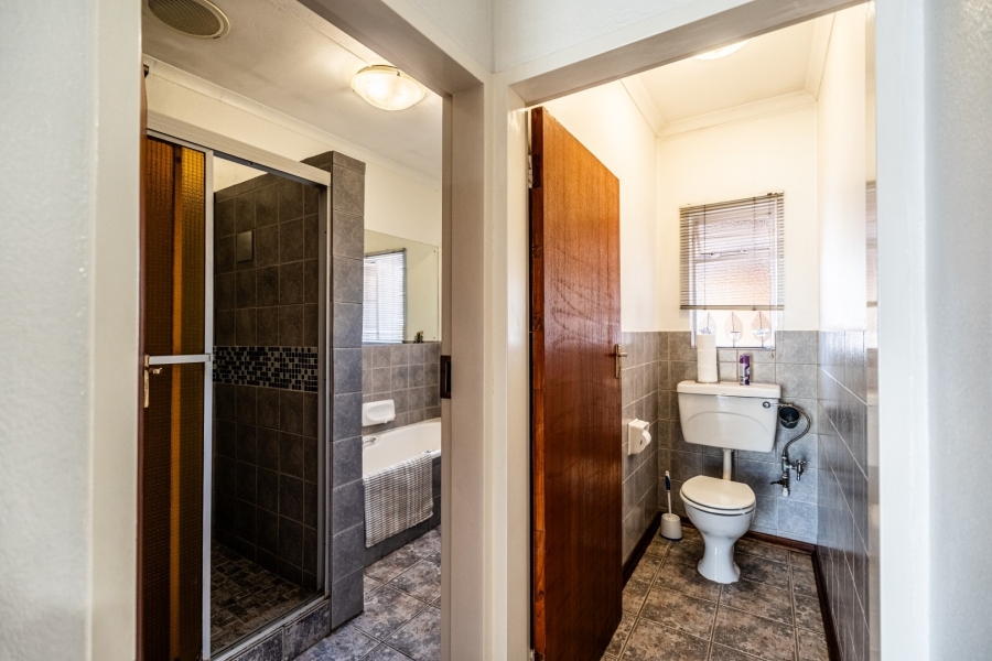 To Let 4 Bedroom Property for Rent in Eldoraigne Gauteng