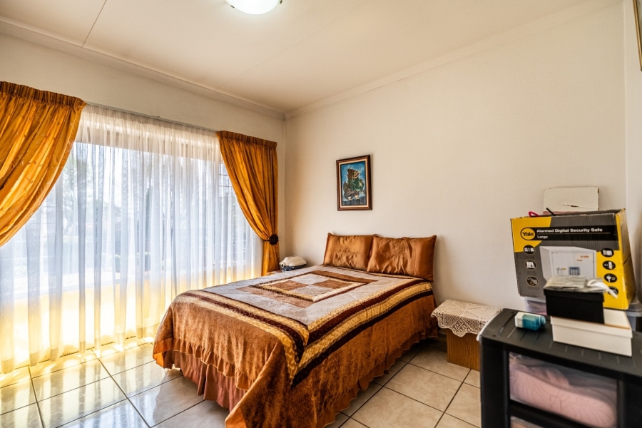 To Let 4 Bedroom Property for Rent in Eldoraigne Gauteng