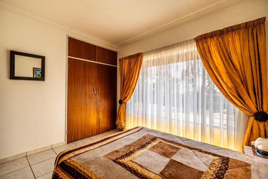 To Let 4 Bedroom Property for Rent in Eldoraigne Gauteng