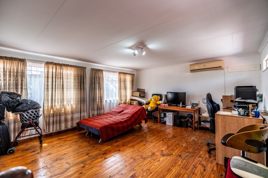 To Let 4 Bedroom Property for Rent in Eldoraigne Gauteng