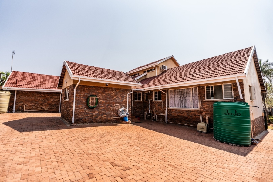 To Let 4 Bedroom Property for Rent in Eldoraigne Gauteng