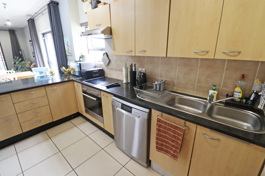 To Let 2 Bedroom Property for Rent in Bryanston West Gauteng