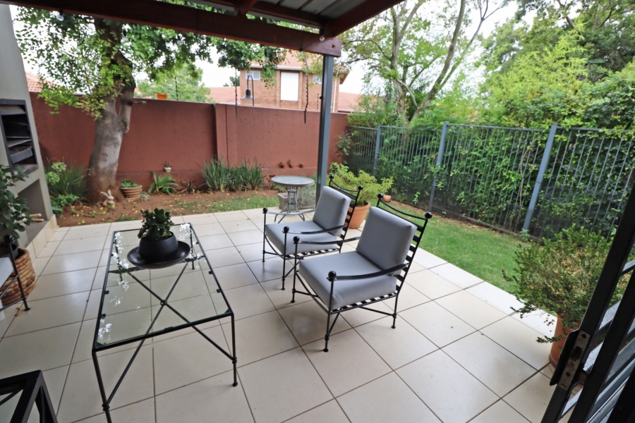 To Let 2 Bedroom Property for Rent in Bryanston West Gauteng