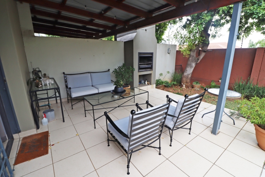 To Let 2 Bedroom Property for Rent in Bryanston West Gauteng