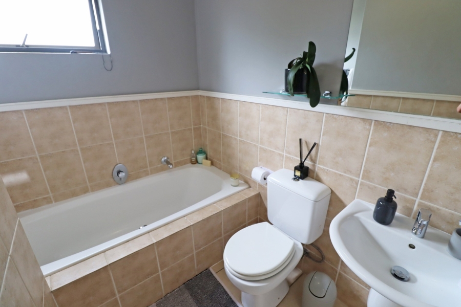 To Let 2 Bedroom Property for Rent in Bryanston West Gauteng