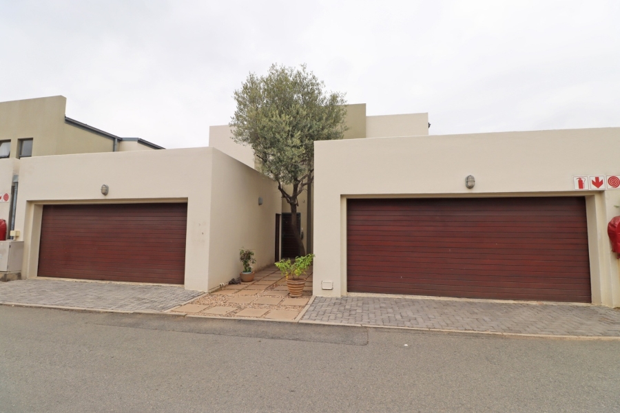 To Let 2 Bedroom Property for Rent in Bryanston West Gauteng