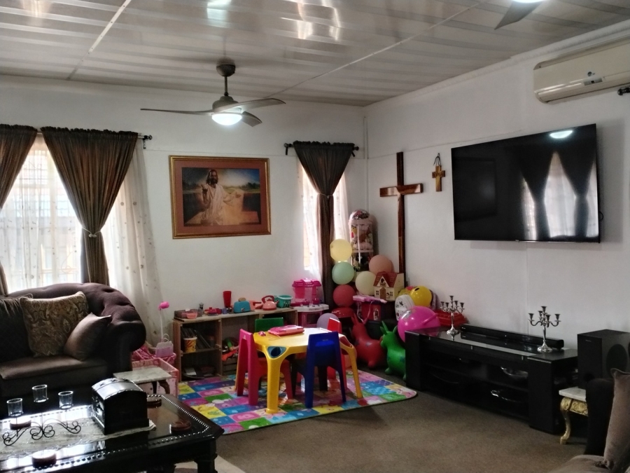 4 Bedroom Property for Sale in Selection Park Gauteng