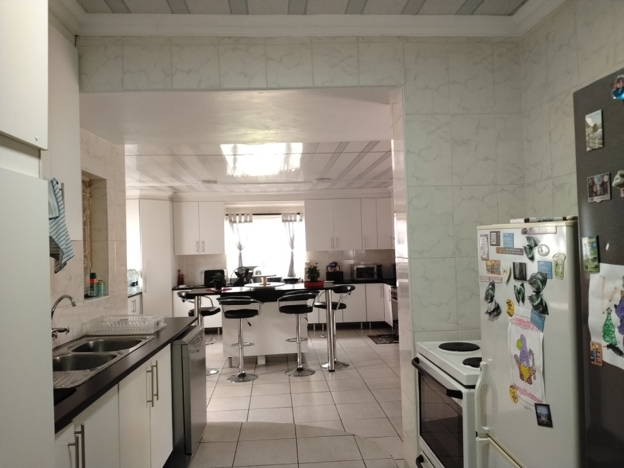 4 Bedroom Property for Sale in Selection Park Gauteng