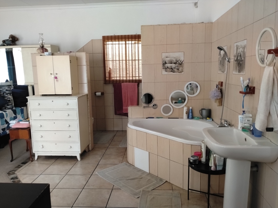 4 Bedroom Property for Sale in Selection Park Gauteng