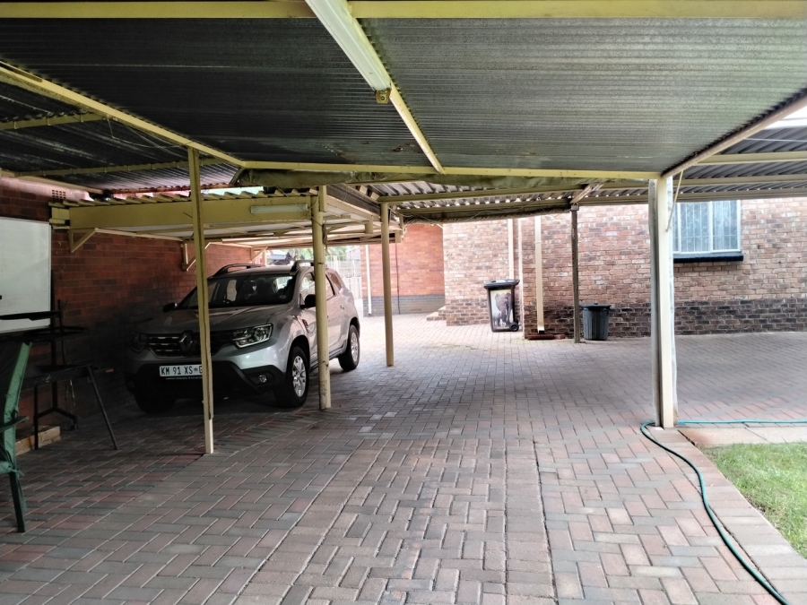 4 Bedroom Property for Sale in Selection Park Gauteng
