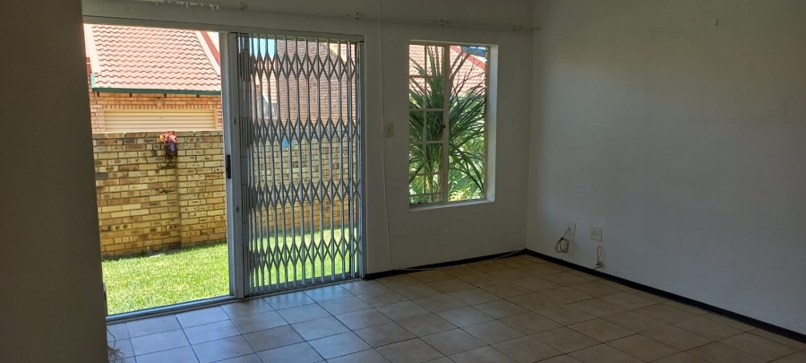 To Let 2 Bedroom Property for Rent in Glen Marais Gauteng