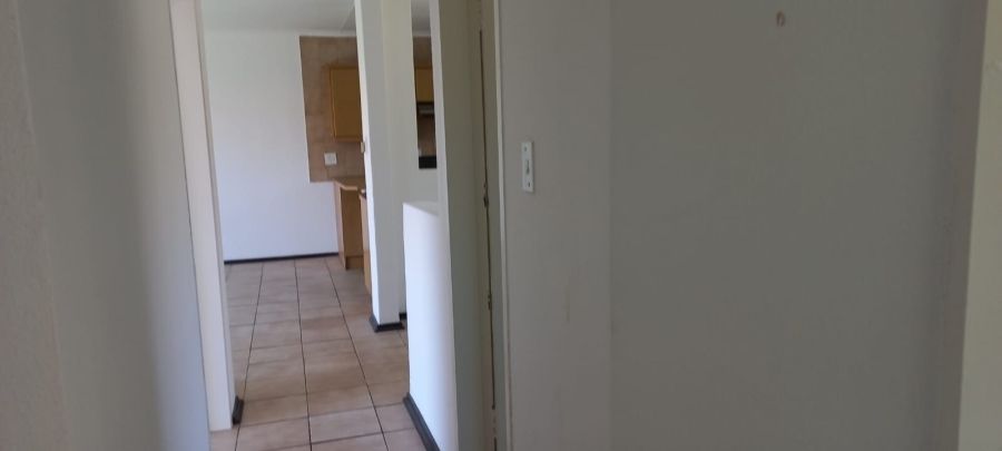 To Let 2 Bedroom Property for Rent in Glen Marais Gauteng