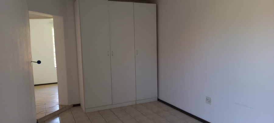 To Let 2 Bedroom Property for Rent in Glen Marais Gauteng
