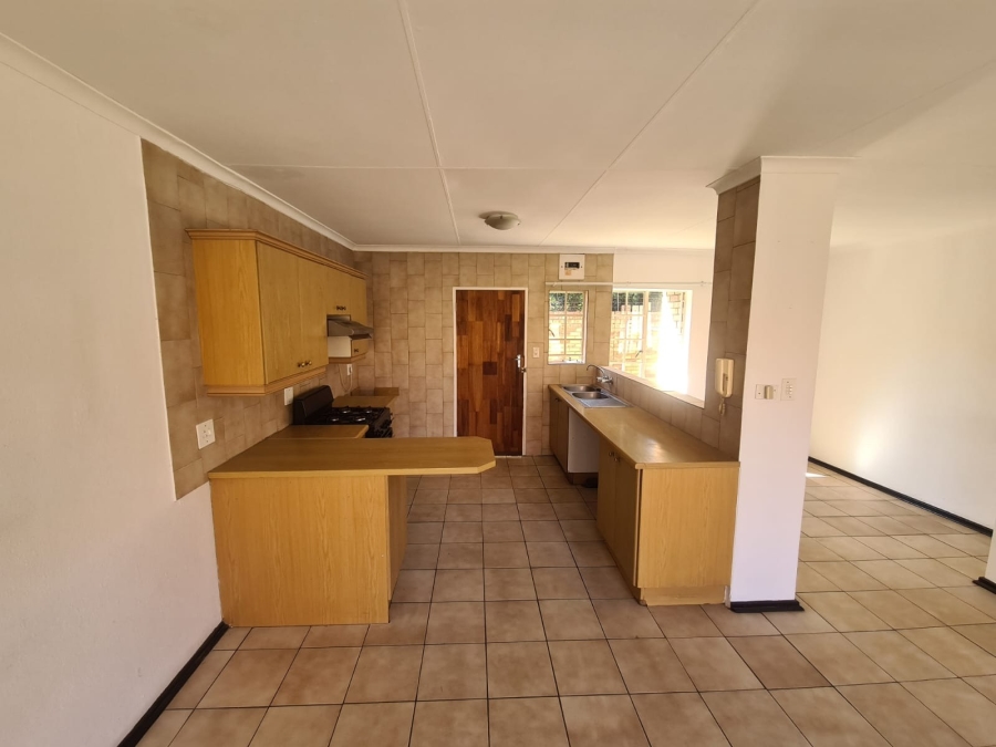 To Let 2 Bedroom Property for Rent in Glen Marais Gauteng