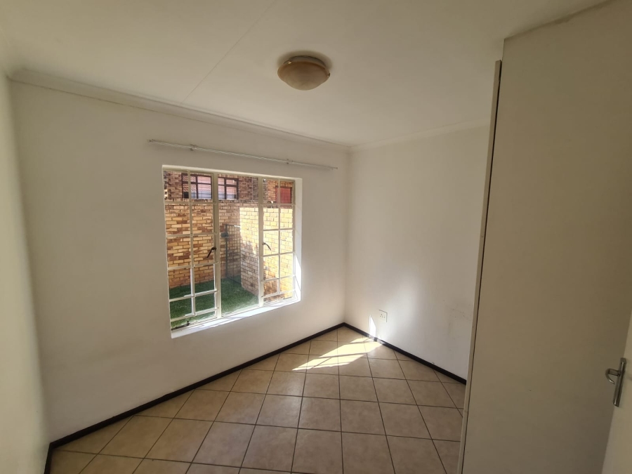 To Let 2 Bedroom Property for Rent in Glen Marais Gauteng
