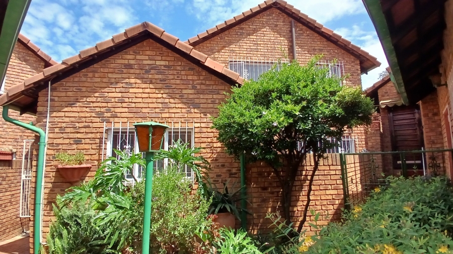 3 Bedroom Property for Sale in Bassonia Gauteng