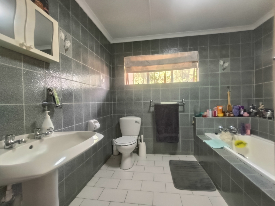 3 Bedroom Property for Sale in Raceview Gauteng