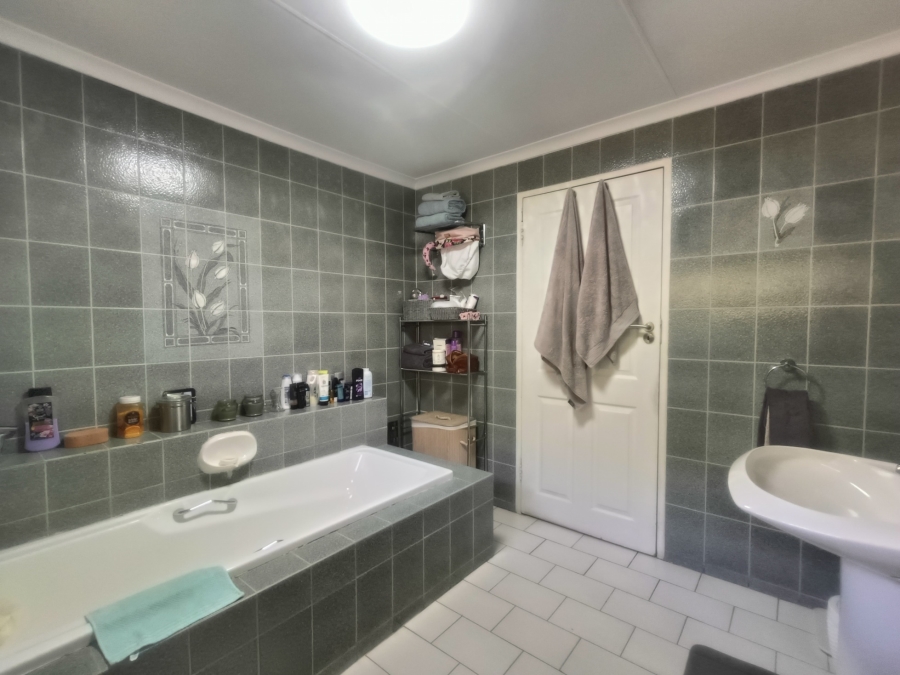 3 Bedroom Property for Sale in Raceview Gauteng