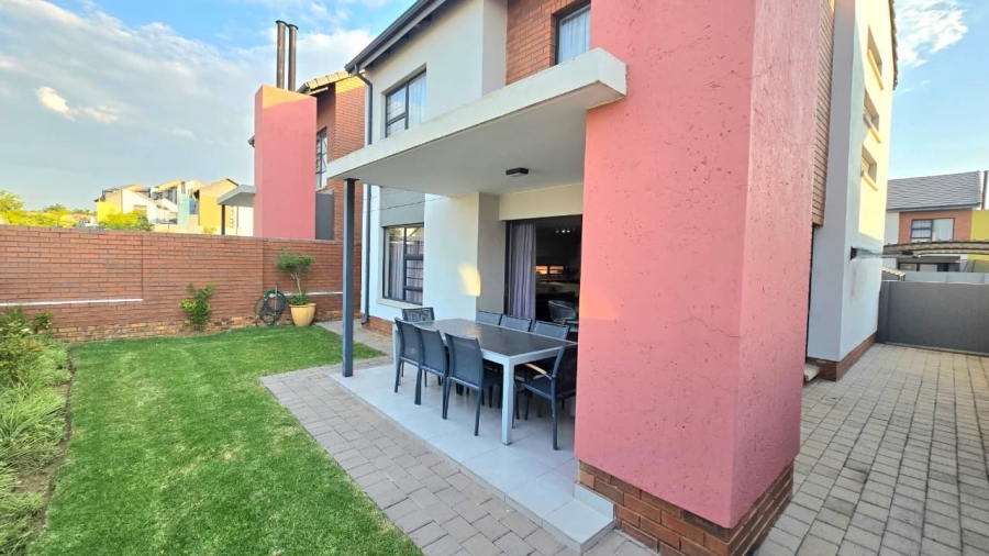 3 Bedroom Property for Sale in Rooihuiskraal North Gauteng