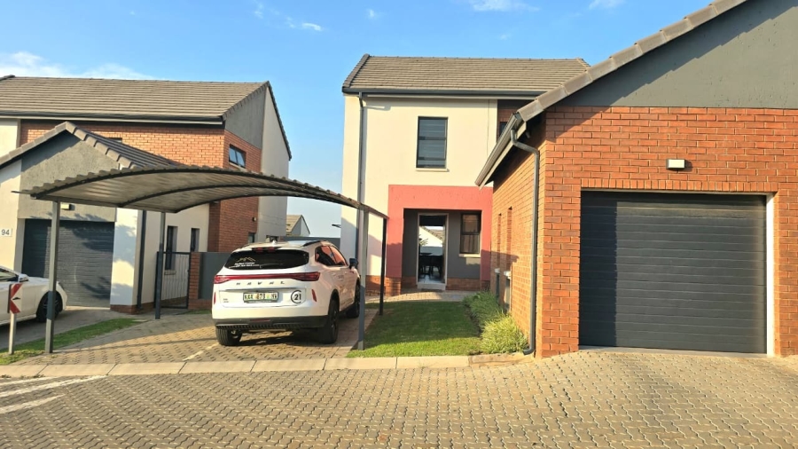 3 Bedroom Property for Sale in Rooihuiskraal North Gauteng