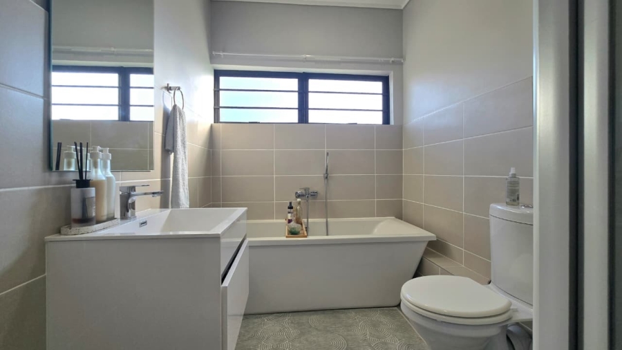3 Bedroom Property for Sale in Rooihuiskraal North Gauteng