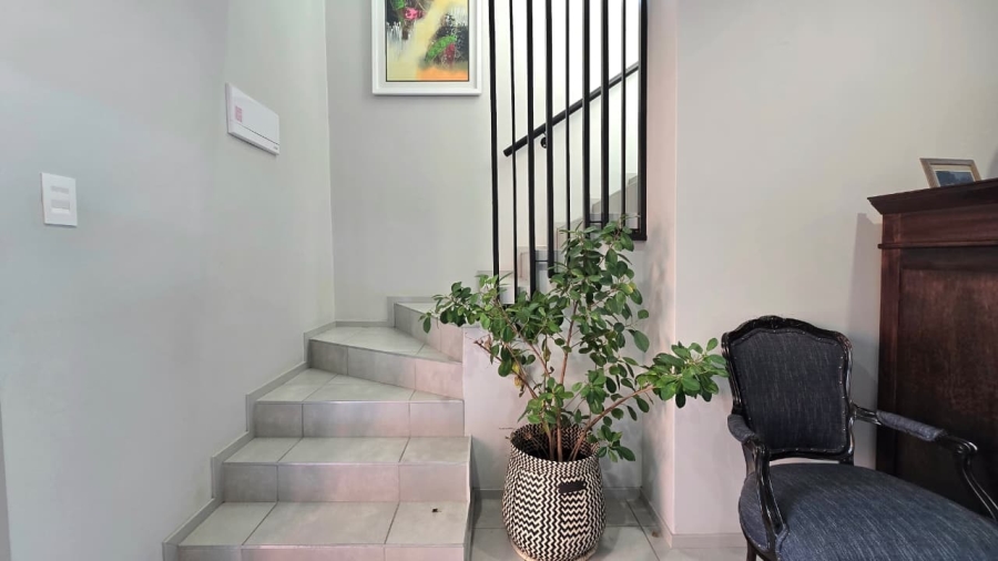 3 Bedroom Property for Sale in Rooihuiskraal North Gauteng