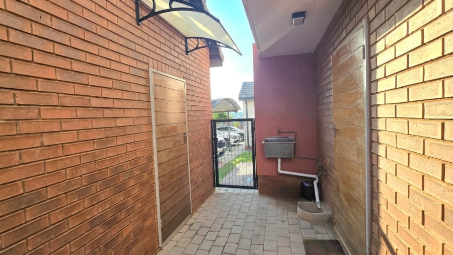 3 Bedroom Property for Sale in Rooihuiskraal North Gauteng