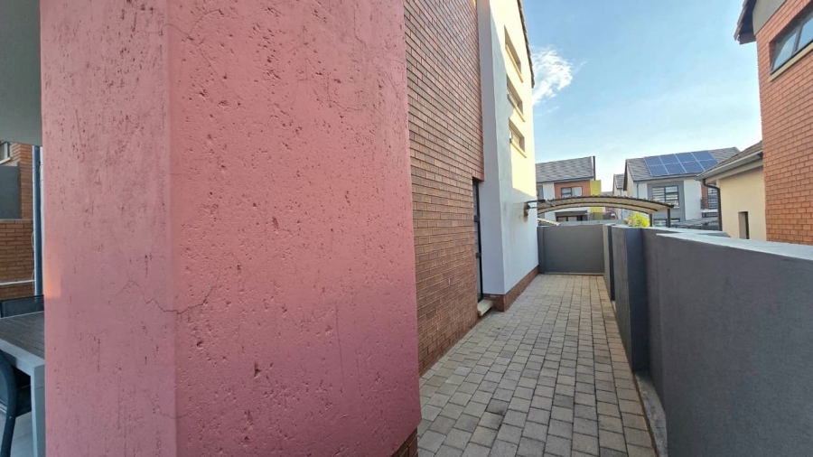 3 Bedroom Property for Sale in Rooihuiskraal North Gauteng