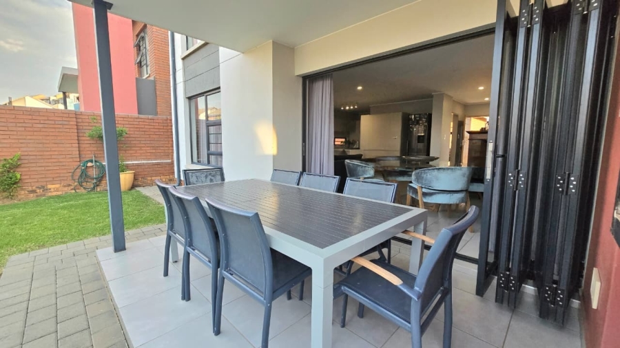 3 Bedroom Property for Sale in Rooihuiskraal North Gauteng