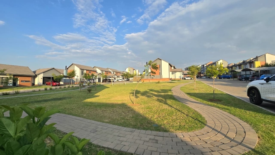 3 Bedroom Property for Sale in Rooihuiskraal North Gauteng