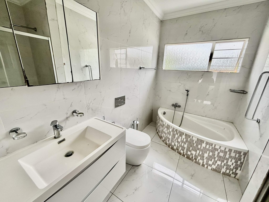 To Let 3 Bedroom Property for Rent in Morningside Gauteng