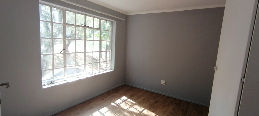 To Let 2 Bedroom Property for Rent in Helderkruin Gauteng