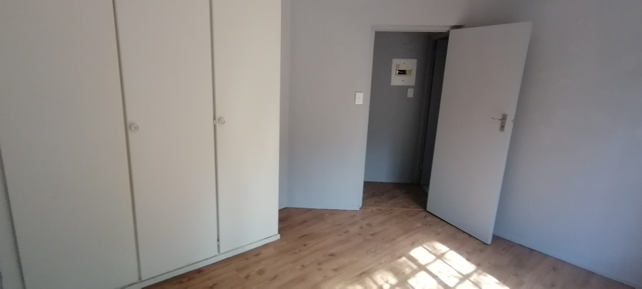 To Let 2 Bedroom Property for Rent in Helderkruin Gauteng