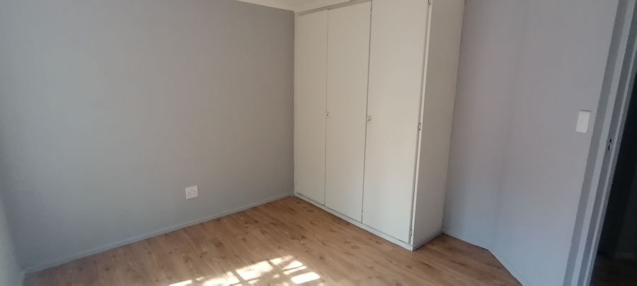 To Let 2 Bedroom Property for Rent in Helderkruin Gauteng