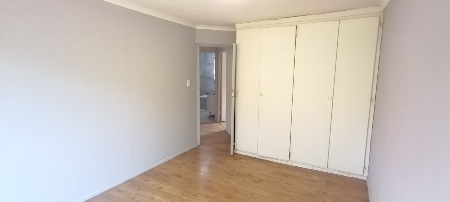 To Let 2 Bedroom Property for Rent in Helderkruin Gauteng