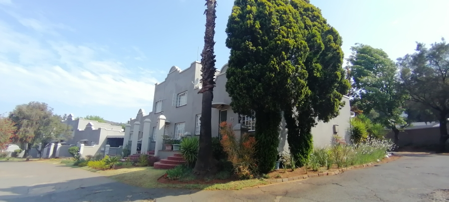 To Let 2 Bedroom Property for Rent in Helderkruin Gauteng