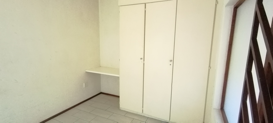 To Let 1 Bedroom Property for Rent in Constantia Kloof Gauteng