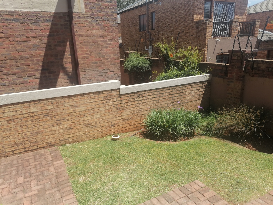 To Let 2 Bedroom Property for Rent in Willowbrook Gauteng