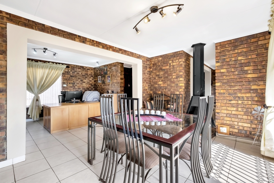 4 Bedroom Property for Sale in Helderkruin Gauteng