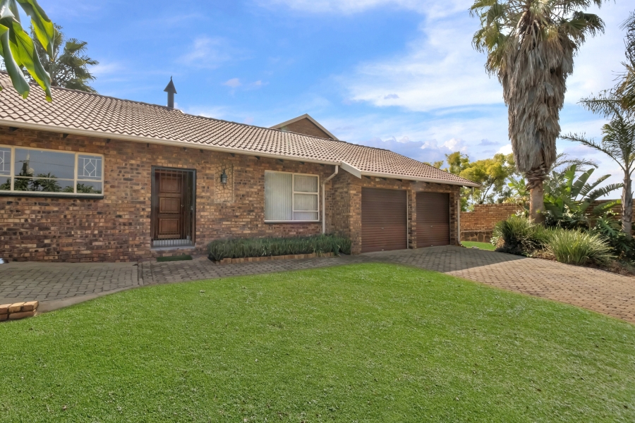 4 Bedroom Property for Sale in Helderkruin Gauteng