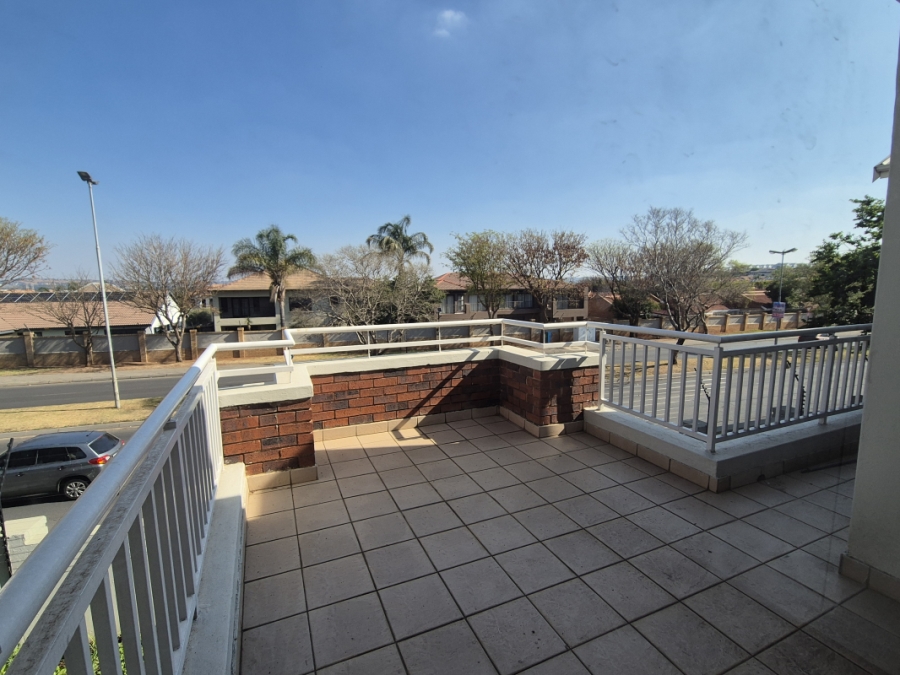 2 Bedroom Property for Sale in Greenstone Hill Gauteng
