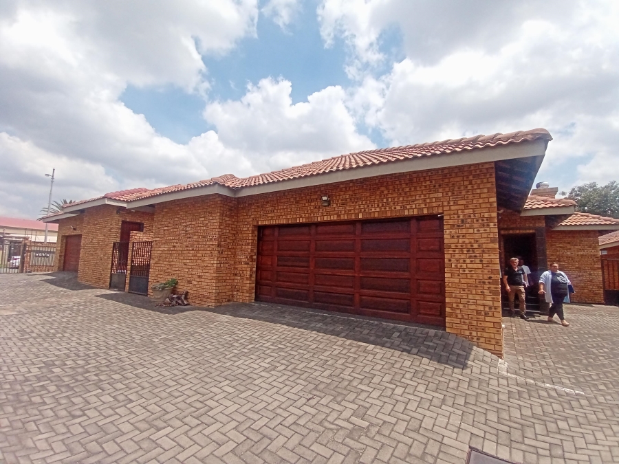 3 Bedroom Property for Sale in New Redruth Gauteng
