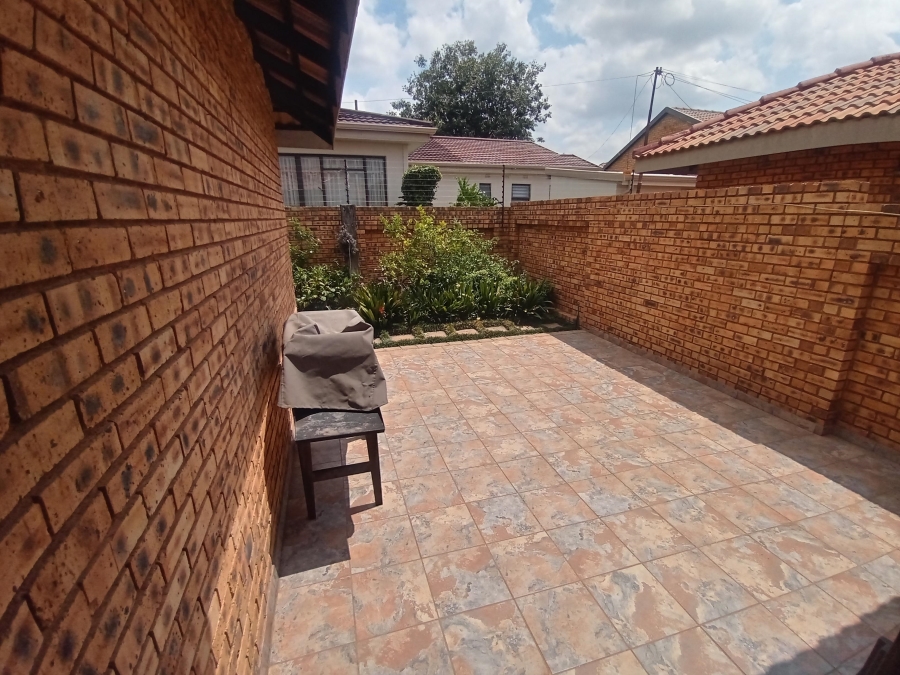 3 Bedroom Property for Sale in New Redruth Gauteng