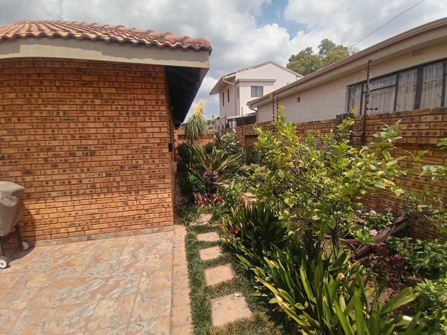 3 Bedroom Property for Sale in New Redruth Gauteng